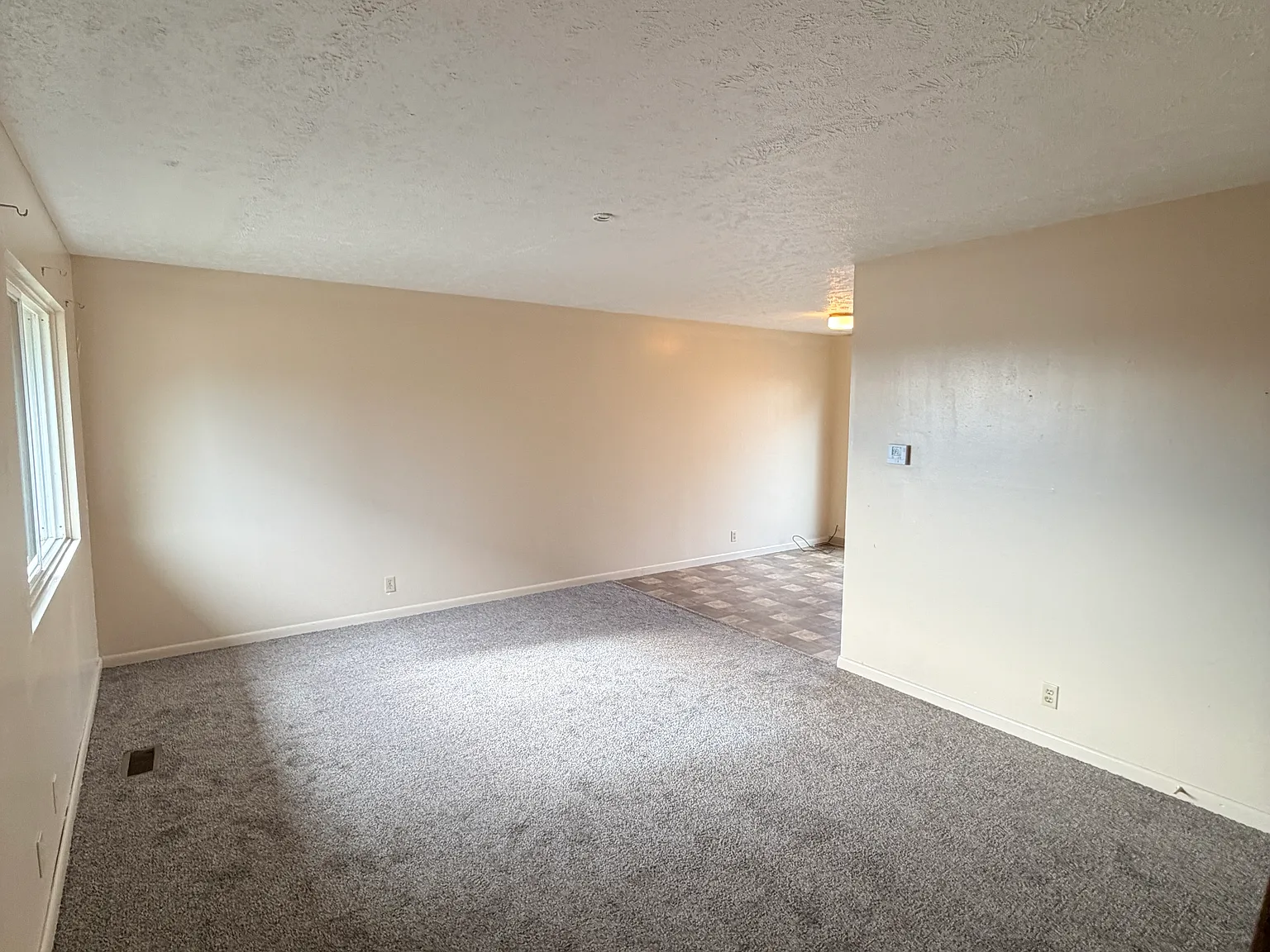 3 bed, 1000 sqft, $950 — Photo 3