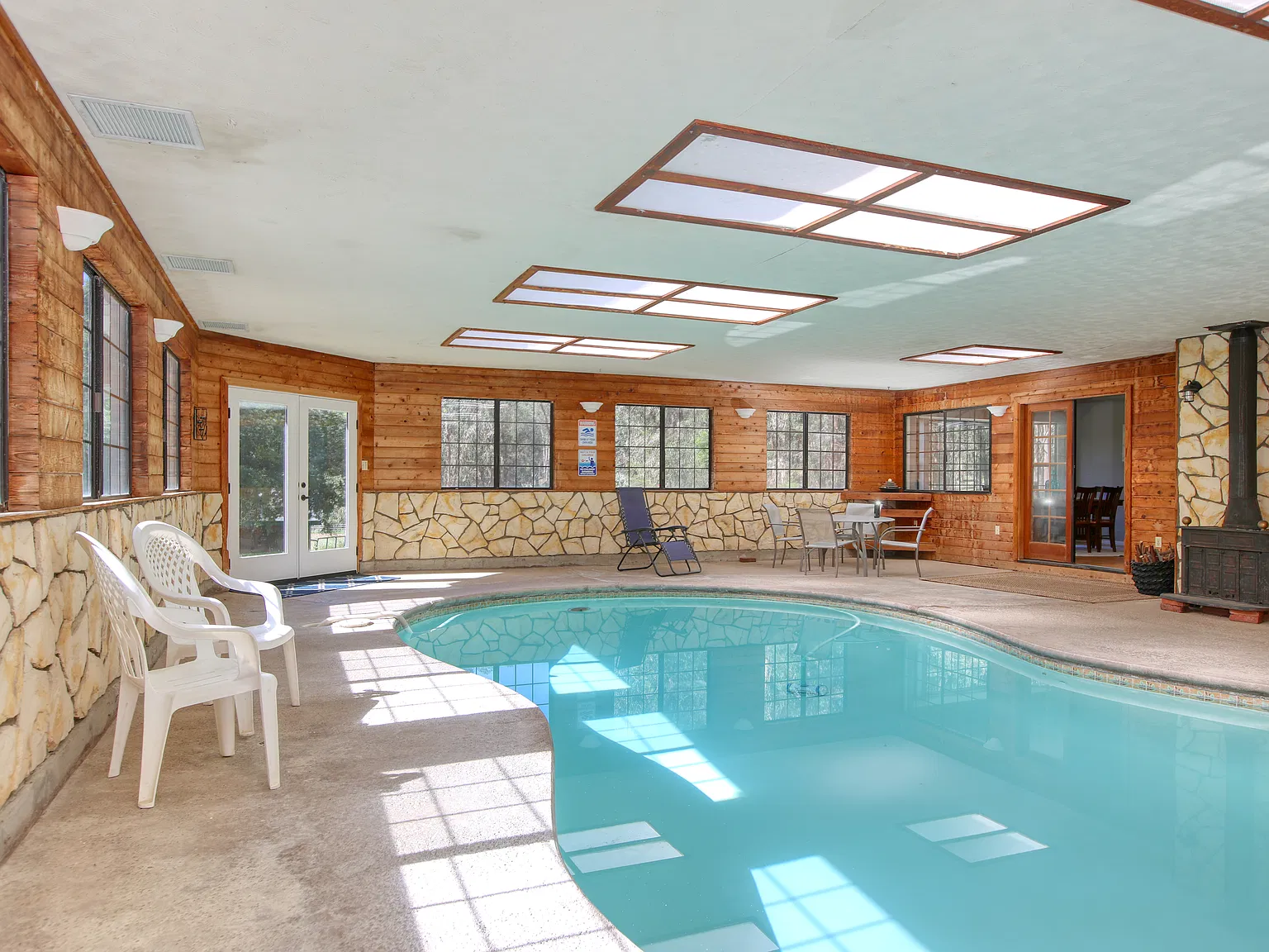 3 bed, 1946 sqft, $7,285 — Photo 1