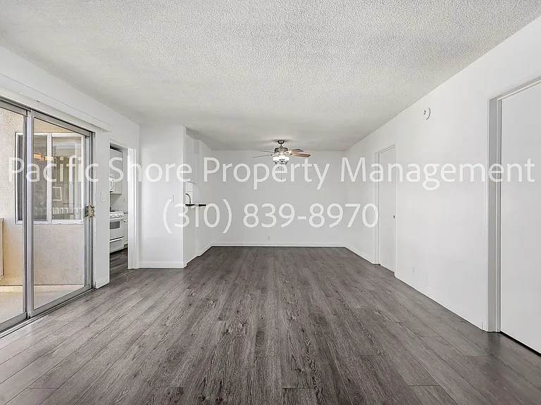 868 West Knoll Apartments — Photo 22