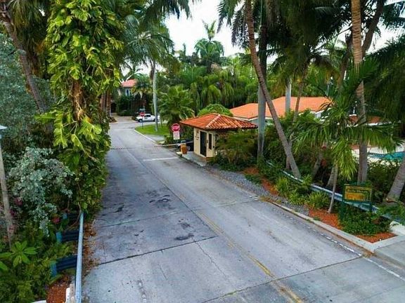 5th image of 1133 Belle Meade Island Dr #D