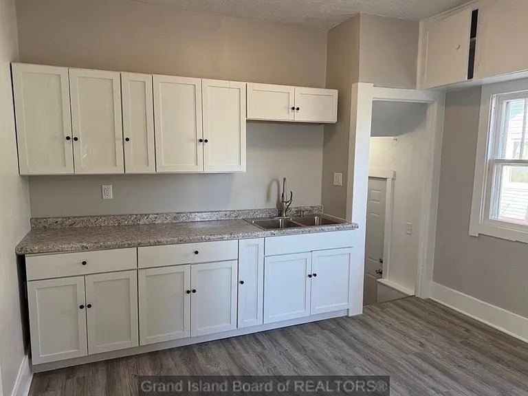 1615 W 7th St — Photo 22