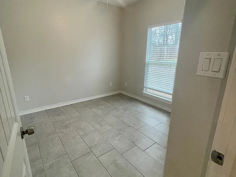 102 Hudson Ave — Photo 14