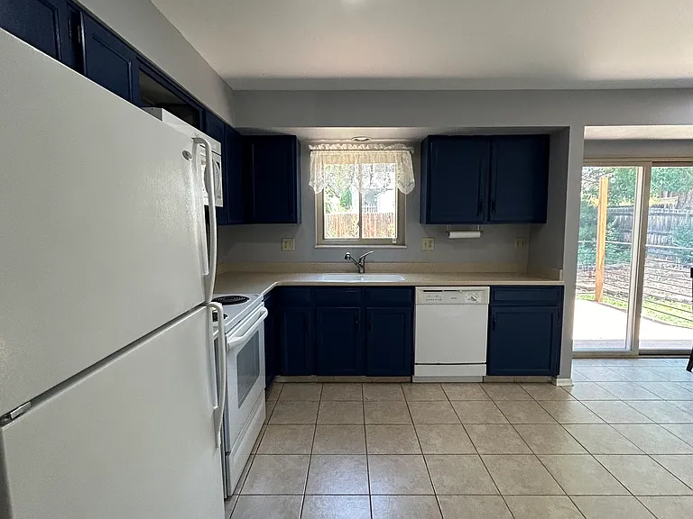 1184 Stanton St — Photo 6