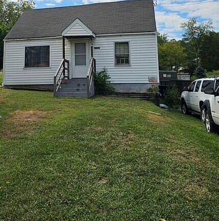 3rd image of 6589 Roanoke Rd