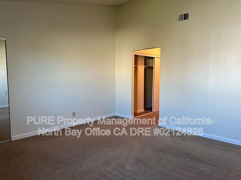 15 Regents Cir — Photo 25