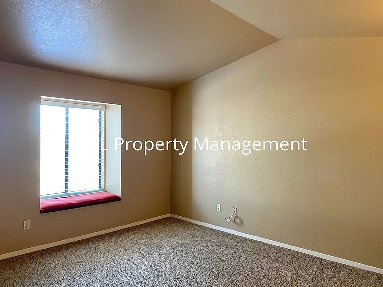 2440 N Main St #F — Photo 13