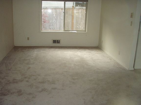 2nd image of 20755 Terasse Dr NW