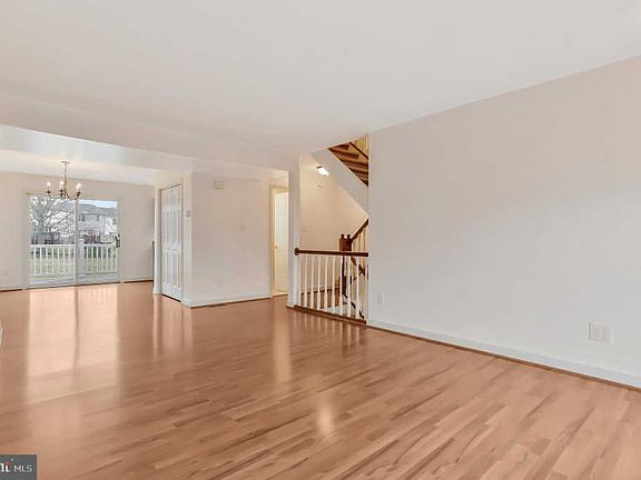 4th image of 636 Picadilly Dr