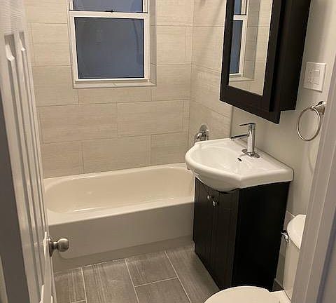 2nd image of 3637 N Paulina St #2R
