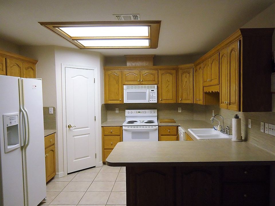 2nd image of 1412 E 1st St