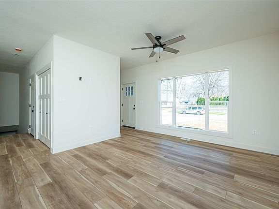 4th image of 615 S 4th Ave E