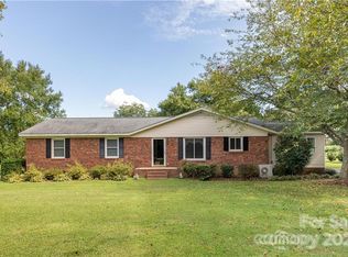 1961 Davis Cir, Clover, SC 29710
