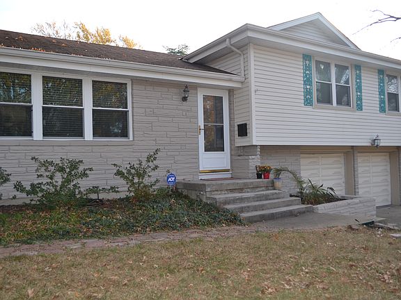 2nd image of 8703 Ward Pkwy