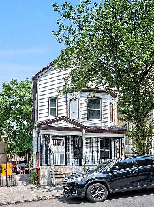 2nd image of 11 E 184th St