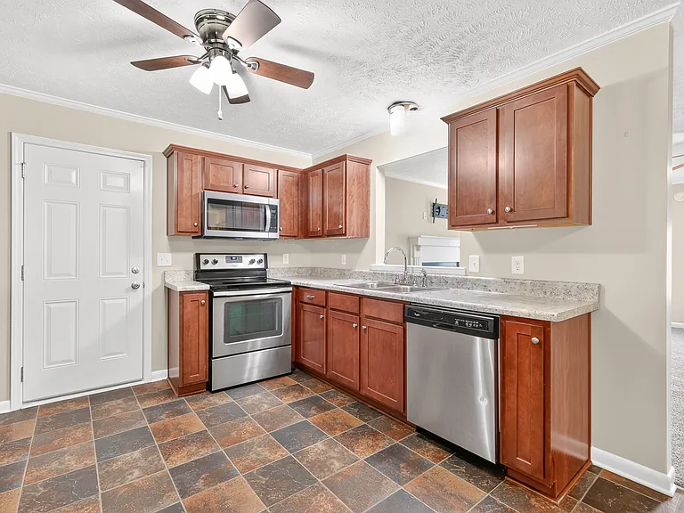 2504 Angelyn Dr — Photo 16