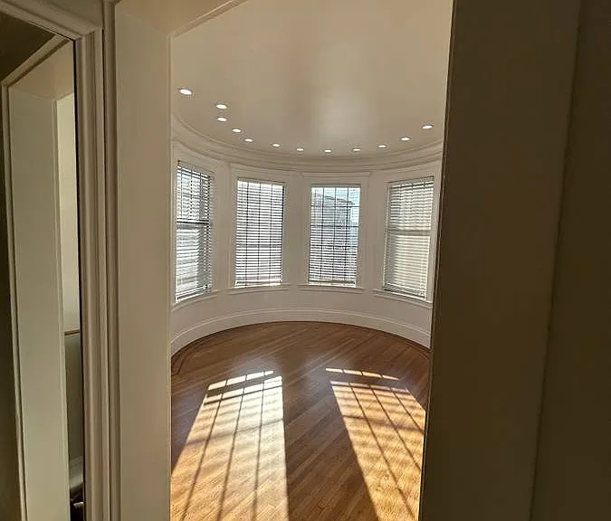 2200 Larkin St #9 — Photo 6