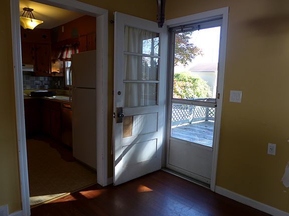 4th image of 142 Barlow Ave