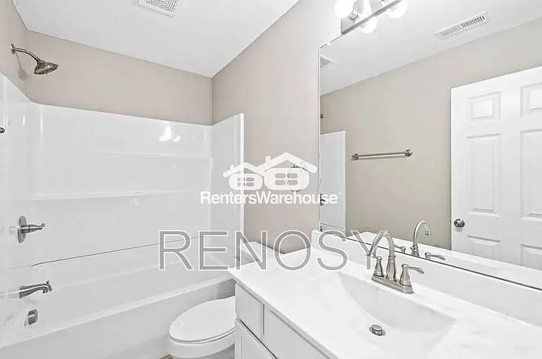 102 E Sycamore St — Photo 20
