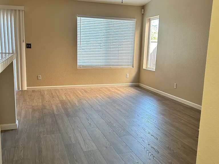 48 Gold Crest Ct — Photo 4