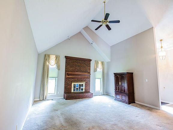5th image of 2828 Edward Dr