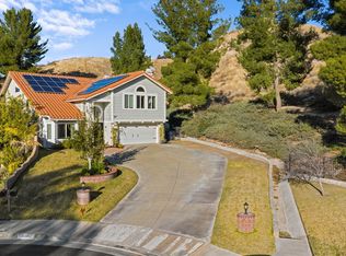 20051 Hilltop Ct, Saugus, CA 91390