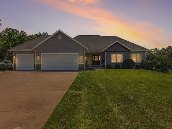 4304 Oakland Hills Dr, Dorr, MI 49323