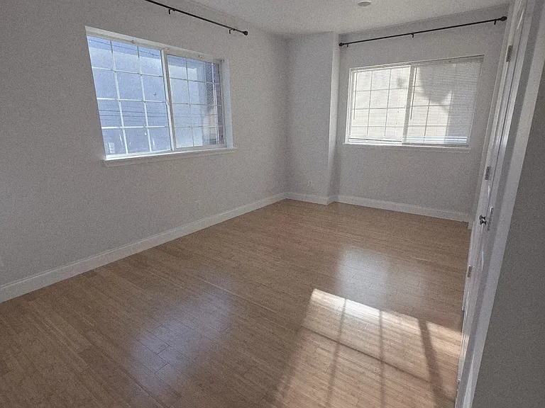 628-30 N 11th St #6 — Photo 7