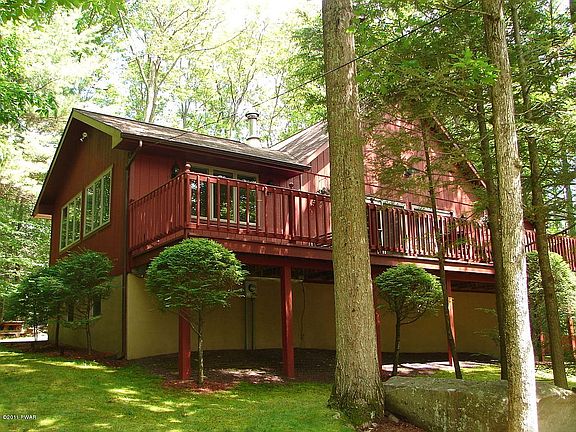 3rd image of 128 Hemlock Dr