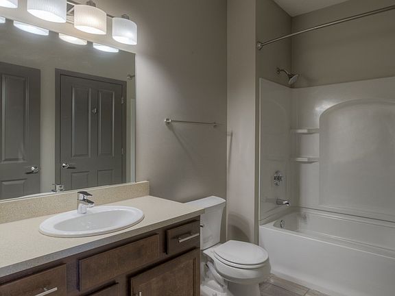 3rd image of 3930 Farnam St APT 201