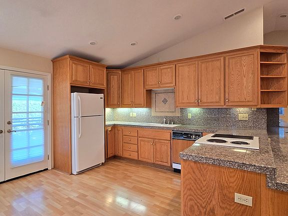 5th image of 215 Avenida Espana