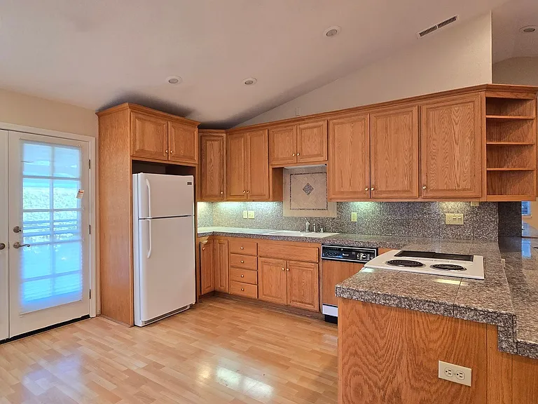 215 Avenida Espana — Photo 5