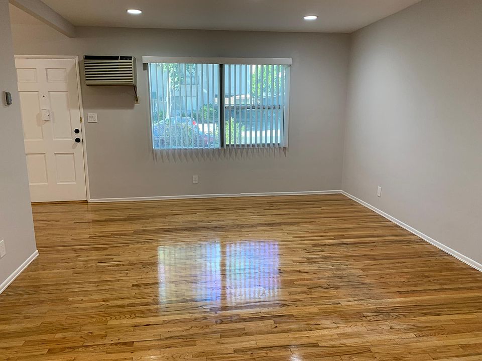 1st image of 4400 Farmdale Ave #2