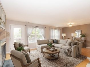 4 Eagles Nest Ln, Hardyston Twp., NJ 07419