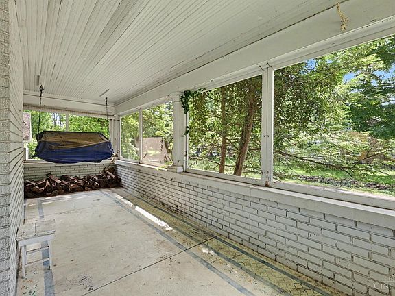 2nd image of 150 Laurel Ave