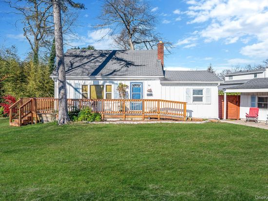92 E John Street, Lindenhurst, NY 11757