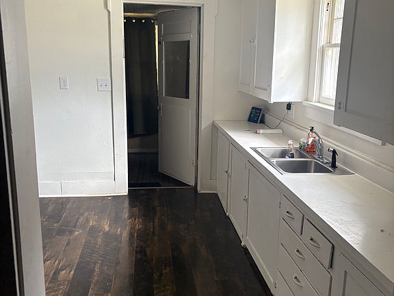 3rd image of 901 W Highland Ave