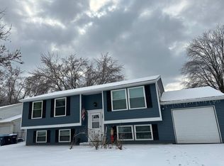 28 Mapleview Cir, Penfield, NY 14526