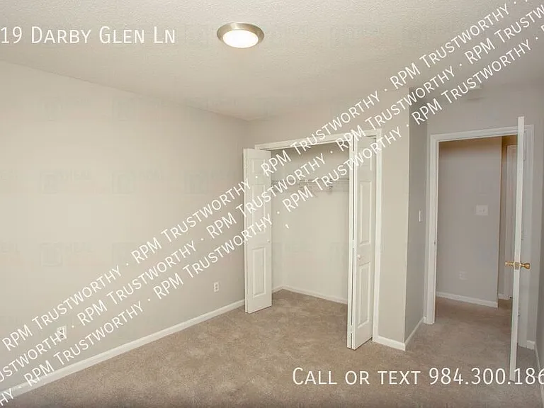 519 Darby Glen Ln — Photo 13