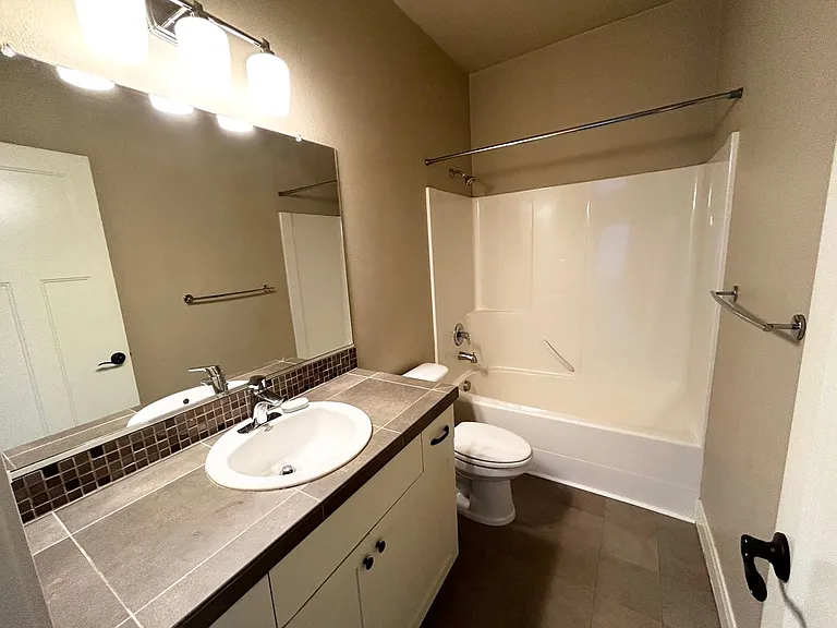14439 SW Meridian St — Photo 11