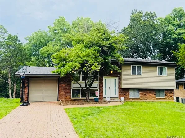 3961 Rodapa Dr, Saint Louis, MO 63125