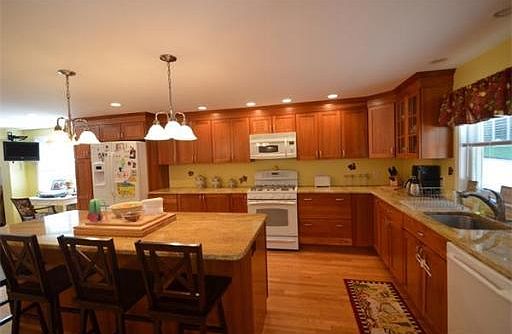 1st image of 5 Barberry Ln