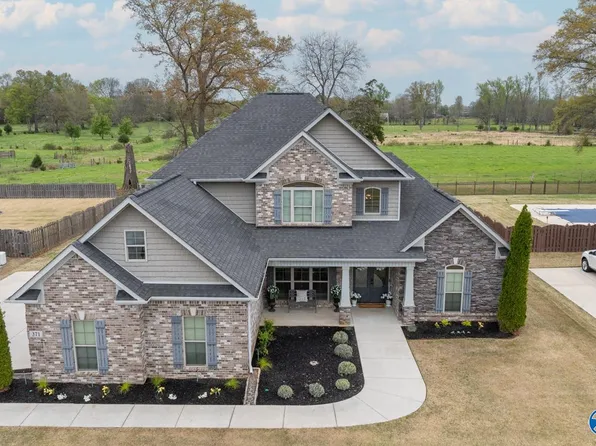 371 Spencer Lakes Dr, Meridianville, AL 35759