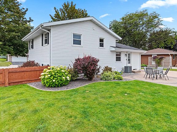 5th image of 661 Fern St