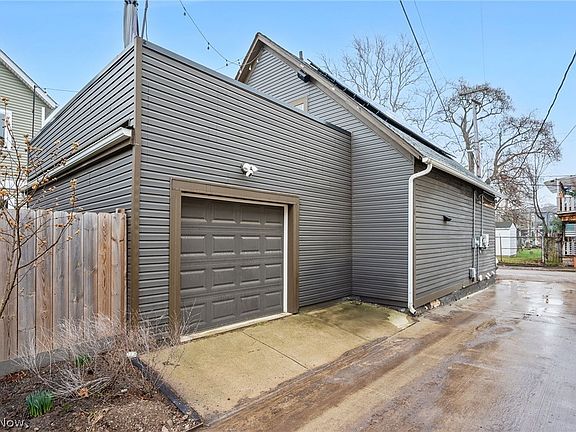 3rd image of 3508 Siam Ave