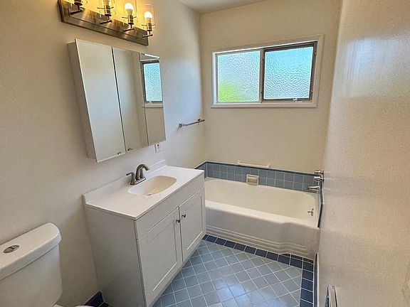 4th image of 401 N Wilton Pl APT C