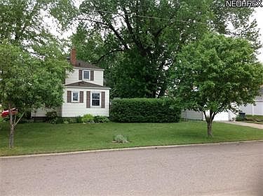 3rd image of 1725 Redwood Ave