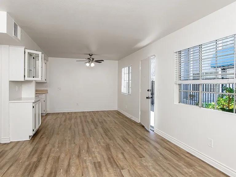 620 West Wilson — Photo 4