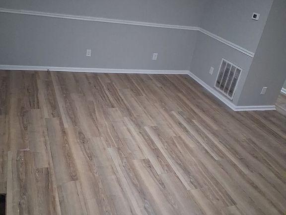 3rd image of 1186 Gloria St