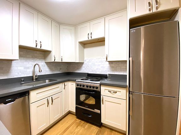 4th image of 748 Taylor St APT 4