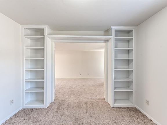 4th image of 27 River Creek Way